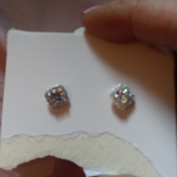 Square beautiful cubic zirconia diamond earrings - Picture 2 of 2